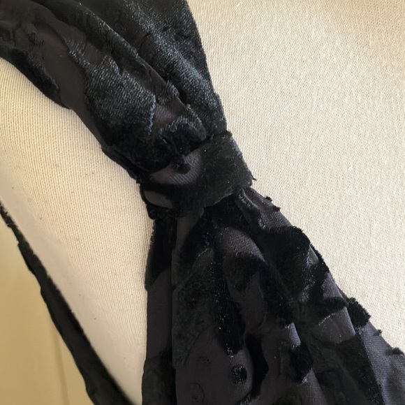 The Limited crushed velvet gown size 2 - Picture 4 of 16